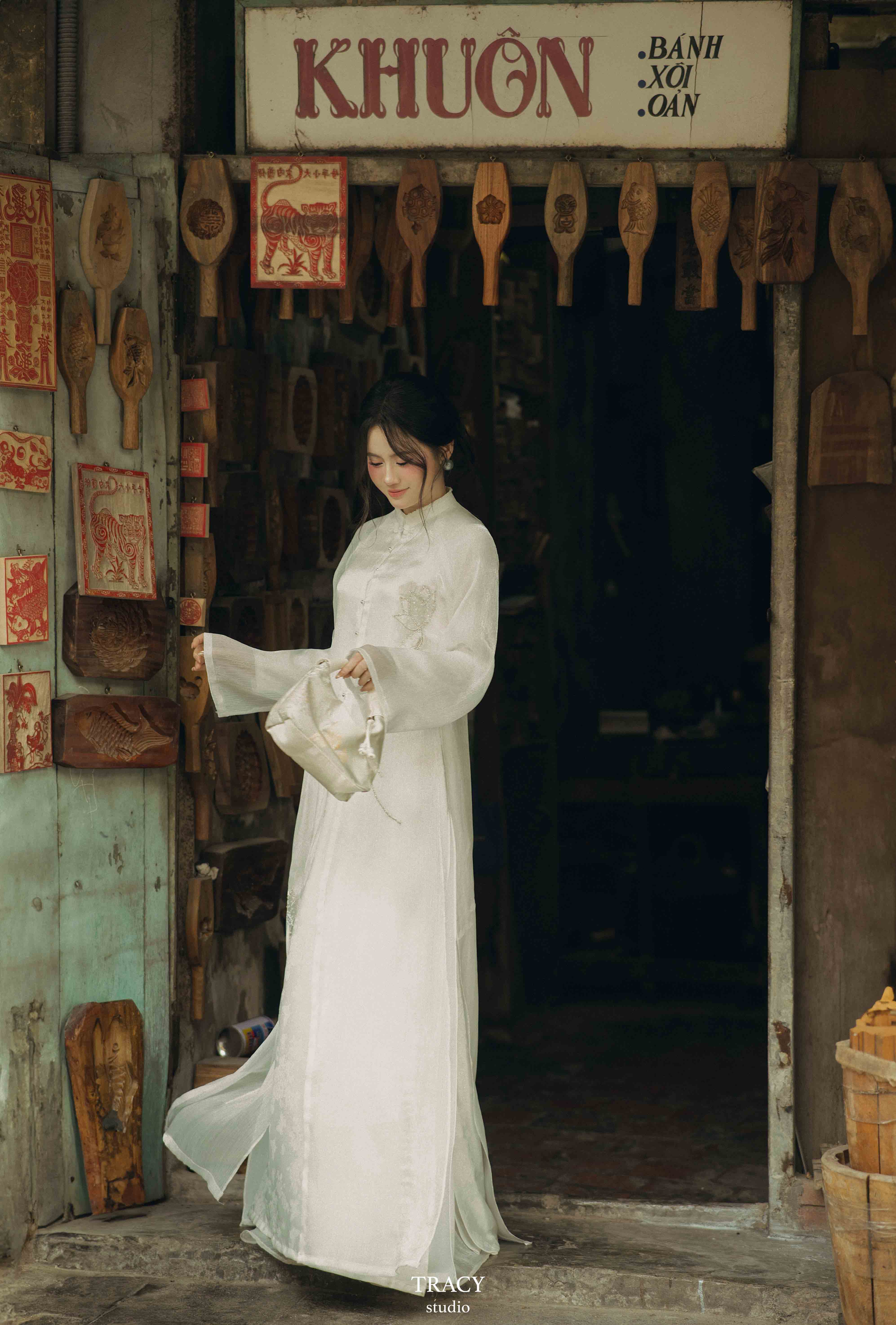 frontend/img/gallery/anh-tet-yem-ao-dai/tracy-studio-chup-ao-dai-pho-khuon (4).jpg